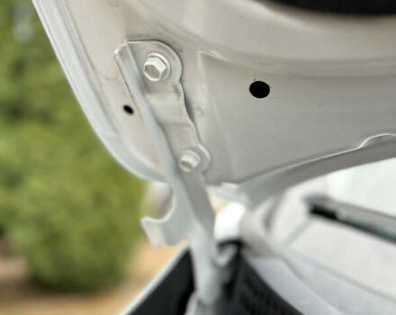 Белый Хендай их35, объемом двигателя 2 л и пробегом 218 тыс. км за 10400 $, фото 35 на Automoto.ua