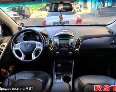 Білий Хендай іх35, об'ємом двигуна 2.4 л та пробігом 260 тис. км за 10350 $, фото 3 на Automoto.ua