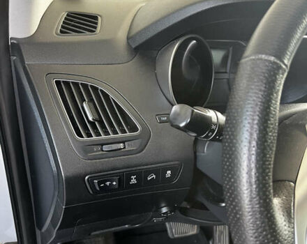 Белый Хендай их35, объемом двигателя 2 л и пробегом 221 тыс. км за 11200 $, фото 19 на Automoto.ua