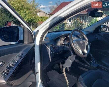 Белый Хендай их35, объемом двигателя 2 л и пробегом 172 тыс. км за 12200 $, фото 11 на Automoto.ua