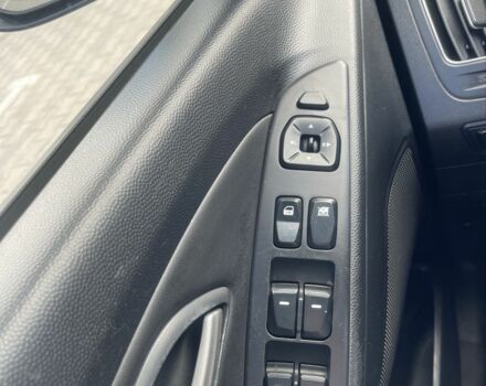 Белый Хендай их35, объемом двигателя 2.4 л и пробегом 202 тыс. км за 11000 $, фото 12 на Automoto.ua