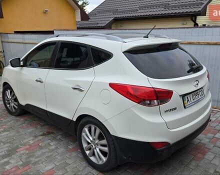 Белый Хендай их35, объемом двигателя 2.4 л и пробегом 205 тыс. км за 12500 $, фото 1 на Automoto.ua