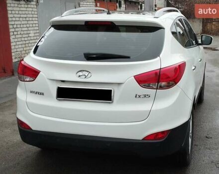 Белый Хендай их35, объемом двигателя 2 л и пробегом 215 тыс. км за 9900 $, фото 5 на Automoto.ua