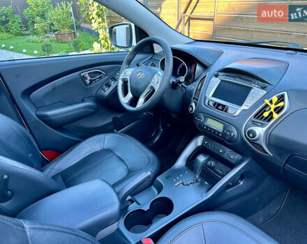 Белый Хендай их35, объемом двигателя 2 л и пробегом 121 тыс. км за 12600 $, фото 12 на Automoto.ua
