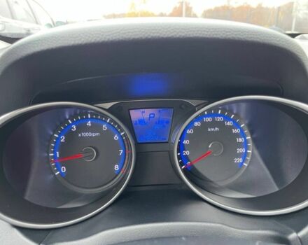 Белый Хендай их35, объемом двигателя 2.4 л и пробегом 202 тыс. км за 11000 $, фото 8 на Automoto.ua