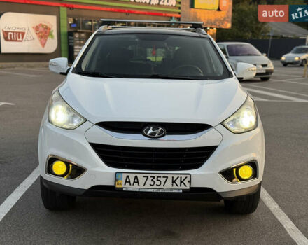 Белый Хендай их35, объемом двигателя 2 л и пробегом 220 тыс. км за 12500 $, фото 3 на Automoto.ua