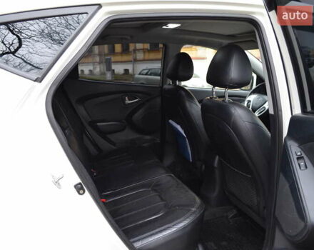 Белый Хендай их35, объемом двигателя 2.36 л и пробегом 202 тыс. км за 11300 $, фото 18 на Automoto.ua