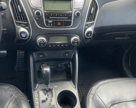 Белый Хендай их35, объемом двигателя 2.4 л и пробегом 202 тыс. км за 11000 $, фото 10 на Automoto.ua