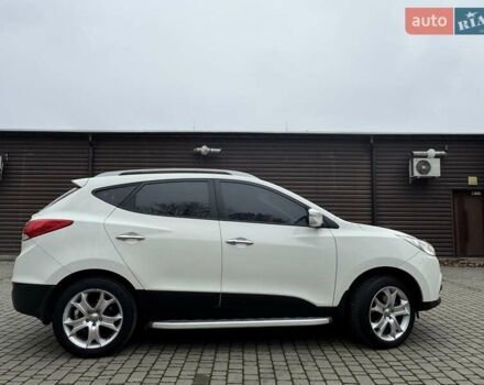 Белый Хендай их35, объемом двигателя 2.36 л и пробегом 111 тыс. км за 11999 $, фото 7 на Automoto.ua