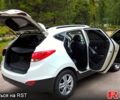 Белый Хендай их35, объемом двигателя 2 л и пробегом 215 тыс. км за 10999 $, фото 2 на Automoto.ua
