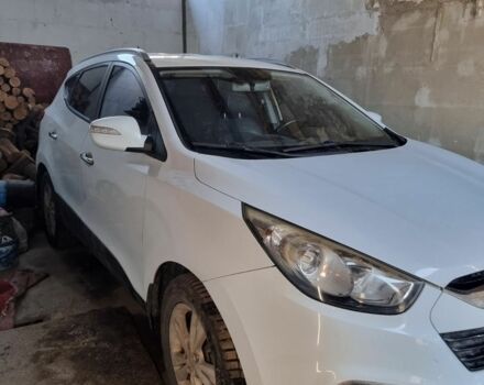 Белый Хендай их35, объемом двигателя 0 л и пробегом 152 тыс. км за 12000 $, фото 3 на Automoto.ua