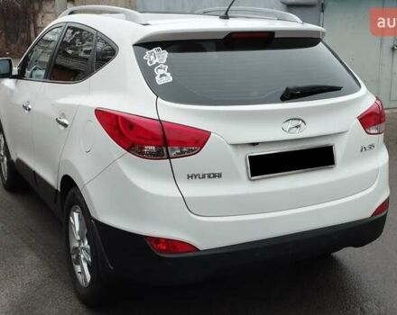 Белый Хендай их35, объемом двигателя 2 л и пробегом 215 тыс. км за 9900 $, фото 3 на Automoto.ua
