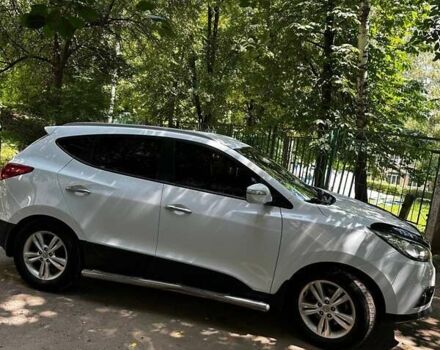 Белый Хендай их35, объемом двигателя 2 л и пробегом 162 тыс. км за 11300 $, фото 5 на Automoto.ua