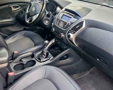 Білий Хендай іх35, об'ємом двигуна 2 л та пробігом 200 тис. км за 10800 $, фото 7 на Automoto.ua