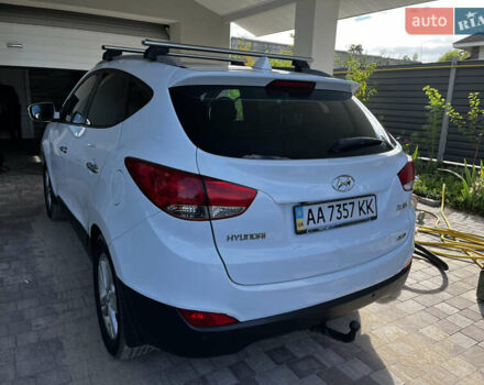 Белый Хендай их35, объемом двигателя 2 л и пробегом 221 тыс. км за 11200 $, фото 4 на Automoto.ua