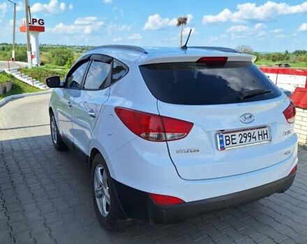 Белый Хендай их35, объемом двигателя 2 л и пробегом 145 тыс. км за 11300 $, фото 3 на Automoto.ua
