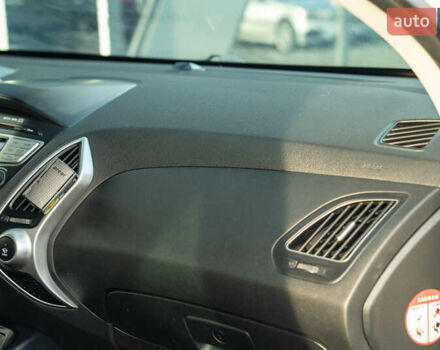 Белый Хендай их35, объемом двигателя 2 л и пробегом 300 тыс. км за 12900 $, фото 27 на Automoto.ua