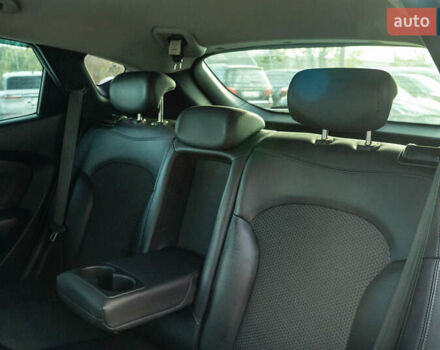 Белый Хендай их35, объемом двигателя 2 л и пробегом 300 тыс. км за 12900 $, фото 31 на Automoto.ua