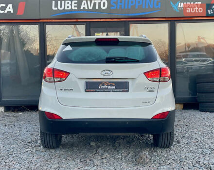 Белый Хендай их35, объемом двигателя 2 л и пробегом 179 тыс. км за 9300 $, фото 3 на Automoto.ua