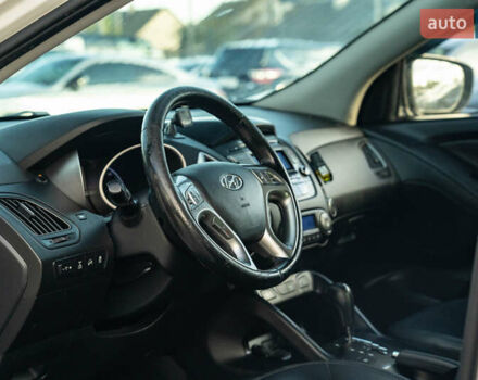 Белый Хендай их35, объемом двигателя 2 л и пробегом 300 тыс. км за 12900 $, фото 17 на Automoto.ua