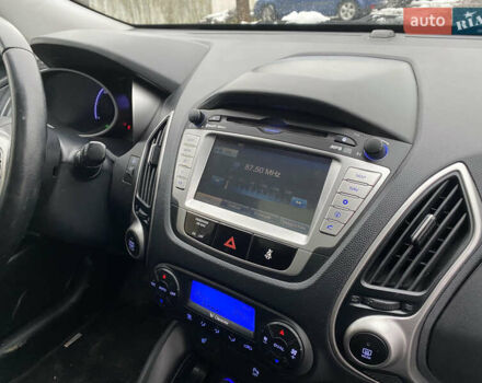 Белый Хендай их35, объемом двигателя 1.7 л и пробегом 258 тыс. км за 10900 $, фото 14 на Automoto.ua