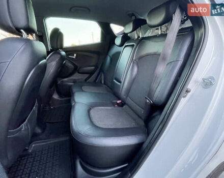 Белый Хендай их35, объемом двигателя 2 л и пробегом 179 тыс. км за 9300 $, фото 8 на Automoto.ua