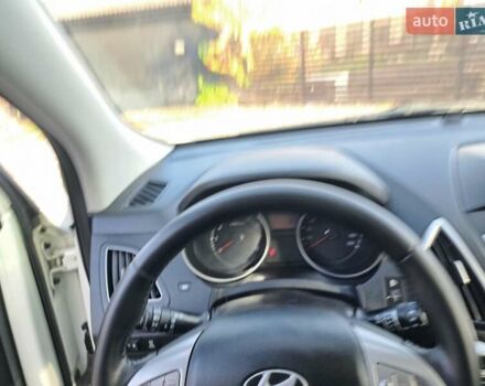 Білий Хендай іх35, об'ємом двигуна 2 л та пробігом 119 тис. км за 12600 $, фото 38 на Automoto.ua