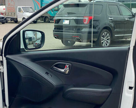 Белый Хендай их35, объемом двигателя 2 л и пробегом 145 тыс. км за 11500 $, фото 17 на Automoto.ua