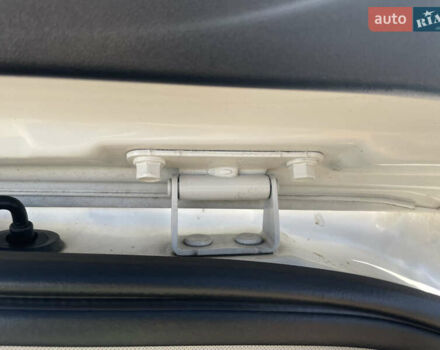 Белый Хендай их35, объемом двигателя 1.7 л и пробегом 198 тыс. км за 12500 $, фото 8 на Automoto.ua