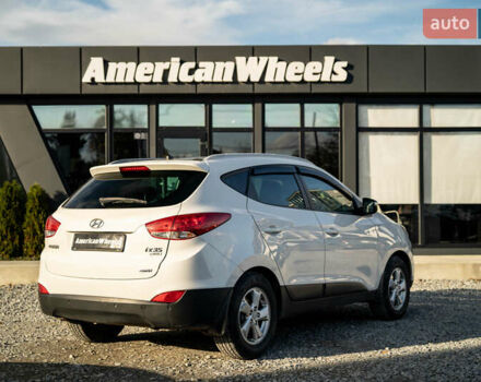 Белый Хендай их35, объемом двигателя 2 л и пробегом 300 тыс. км за 12900 $, фото 4 на Automoto.ua