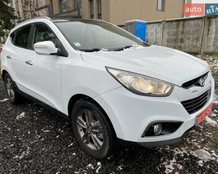 Белый Хендай их35, объемом двигателя 1.7 л и пробегом 258 тыс. км за 10900 $, фото 6 на Automoto.ua