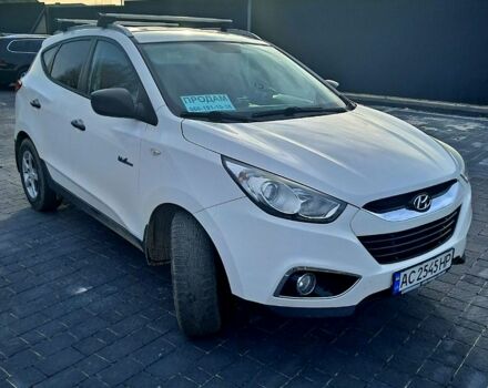 Белый Хендай их35, объемом двигателя 1.7 л и пробегом 217 тыс. км за 11500 $, фото 2 на Automoto.ua