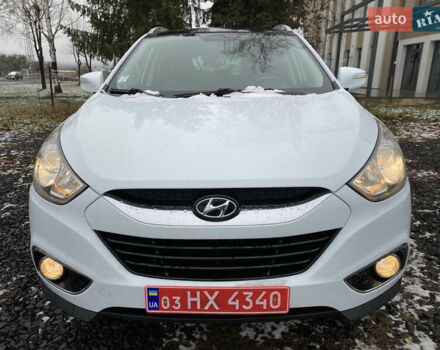 Белый Хендай их35, объемом двигателя 1.7 л и пробегом 258 тыс. км за 10900 $, фото 7 на Automoto.ua