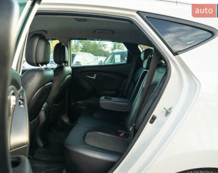 Белый Хендай их35, объемом двигателя 2 л и пробегом 300 тыс. км за 12900 $, фото 30 на Automoto.ua