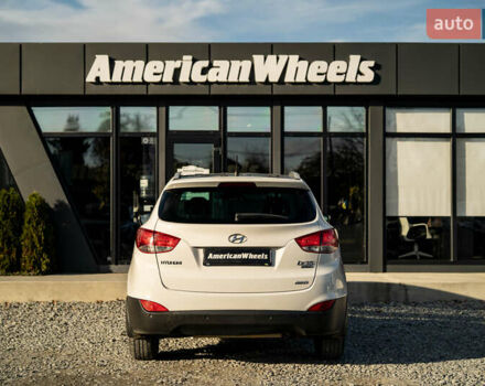 Белый Хендай их35, объемом двигателя 2 л и пробегом 300 тыс. км за 12900 $, фото 5 на Automoto.ua