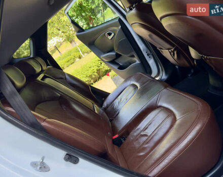 Хендай их35 2011 в Межгорье на Automoto.ua Белый Хендай их35, объемом двигателя 2 л и пробегом 235 тыс. км за 11100 $, фото 32 на Automoto.ua