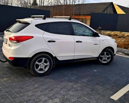 Белый Хендай их35, объемом двигателя 1.7 л и пробегом 217 тыс. км за 11500 $, фото 5 на Automoto.ua