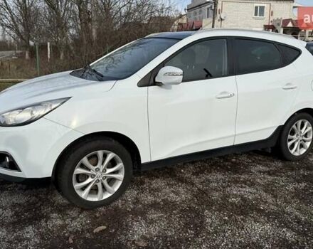 Белый Хендай их35, объемом двигателя 2 л и пробегом 235 тыс. км за 10999 $, фото 2 на Automoto.ua