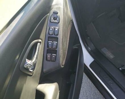 Білий Хендай іх35, об'ємом двигуна 2 л та пробігом 196 тис. км за 12000 $, фото 4 на Automoto.ua