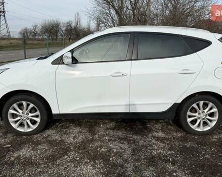Белый Хендай их35, объемом двигателя 2 л и пробегом 235 тыс. км за 10999 $, фото 6 на Automoto.ua