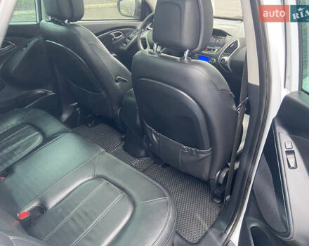 Білий Хендай іх35, об'ємом двигуна 2 л та пробігом 182 тис. км за 11999 $, фото 11 на Automoto.ua