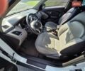 Белый Хендай их35, объемом двигателя 2 л и пробегом 180 тыс. км за 12200 $, фото 17 на Automoto.ua