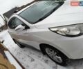Белый Хендай их35, объемом двигателя 1.69 л и пробегом 270 тыс. км за 12000 $, фото 3 на Automoto.ua
