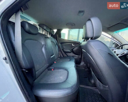 Белый Хендай их35, объемом двигателя 2 л и пробегом 179 тыс. км за 9300 $, фото 10 на Automoto.ua