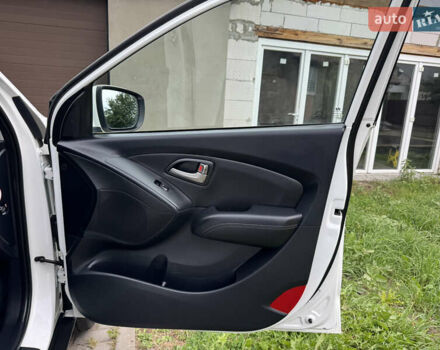 Білий Хендай іх35, об'ємом двигуна 2 л та пробігом 178 тис. км за 13500 $, фото 104 на Automoto.ua