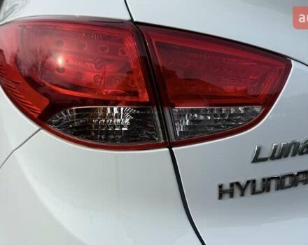 Белый Хендай их35, объемом двигателя 2 л и пробегом 235 тыс. км за 10999 $, фото 8 на Automoto.ua