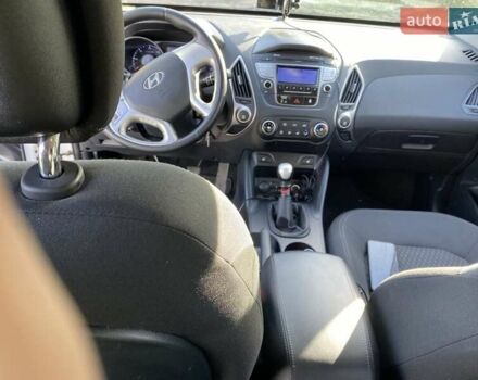 Белый Хендай их35, объемом двигателя 1.7 л и пробегом 215 тыс. км за 11300 $, фото 9 на Automoto.ua