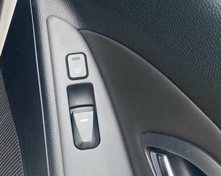 Белый Хендай их35, объемом двигателя 2 л и пробегом 145 тыс. км за 11500 $, фото 28 на Automoto.ua