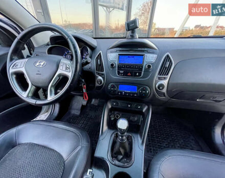 Белый Хендай их35, объемом двигателя 2 л и пробегом 179 тыс. км за 9300 $, фото 14 на Automoto.ua