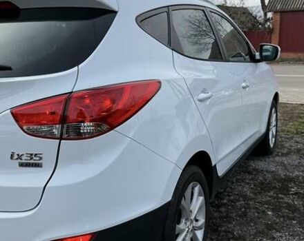 Белый Хендай их35, объемом двигателя 2 л и пробегом 235 тыс. км за 10999 $, фото 17 на Automoto.ua